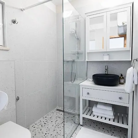 Luri - Three-room Penthouse - Wonderful View Of The Sea - 100 Metres From The - 10 Minutes From Supetar Ferry Port - Free Secured Parking - Facilities Nearby Apartamento