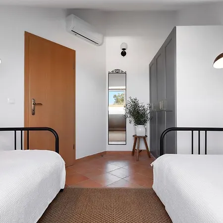 شقة Luri - Three-room Penthouse - Wonderful View Of The Sea - 100 Metres From The - 10 Minutes From Supetar Ferry Port - Free Secured Parking - Facilities Nearby