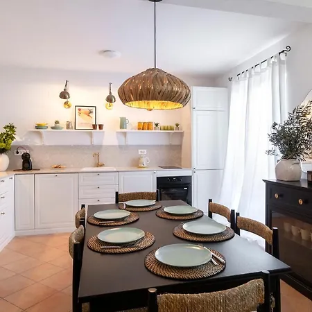 Luri - Three-room Penthouse - Wonderful View Of The Sea - 100 Metres From The - 10 Minutes From Supetar Ferry Port - Free Secured Parking - Facilities Nearby Apartamento *