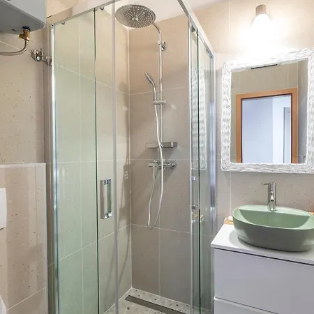 Luri - Three-room Penthouse - Wonderful View Of The Sea - 100 Metres From The - 10 Minutes From Supetar Ferry Port - Free Secured Parking - Facilities Nearby