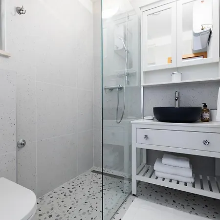 Luri - Three-room Penthouse - Wonderful View Of The Sea - 100 Metres From The - 10 Minutes From Supetar Ferry Port - Free Secured Parking - Facilities Nearby Apartamento Sutivan