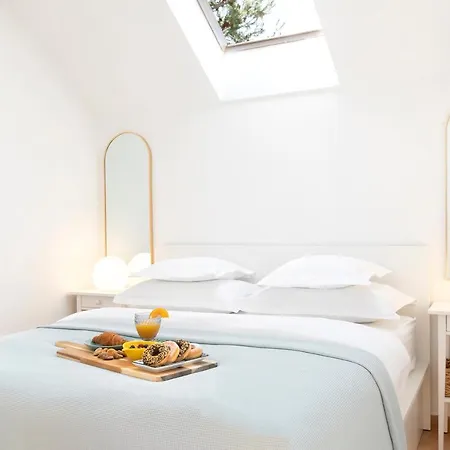 Luri - Three-room Penthouse - Wonderful View Of The Sea - 100 Metres From The - 10 Minutes From Supetar Ferry Port - Free Secured Parking - Facilities Nearby *