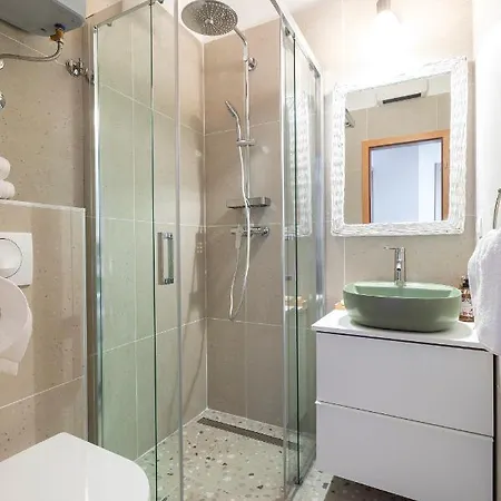Apartamento Luri - Three-room Penthouse - Wonderful View Of The Sea - 100 Metres From The - 10 Minutes From Supetar Ferry Port - Free Secured Parking - Facilities Nearby