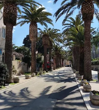 Apartamento Luri - Three-room Penthouse - Wonderful View Of The Sea - 100 Metres From The - 10 Minutes From Supetar Ferry Port - Free Secured Parking - Facilities Nearby Sutivan