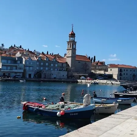 Luri - Three-room Penthouse - Wonderful View Of The Sea - 100 Metres From The - 10 Minutes From Supetar Ferry Port - Free Secured Parking - Facilities Nearby Sutivan