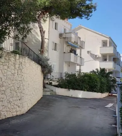 Apartamento Luri - Three-room Penthouse - Wonderful View Of The Sea - 100 Metres From The - 10 Minutes From Supetar Ferry Port - Free Secured Parking - Facilities Nearby *