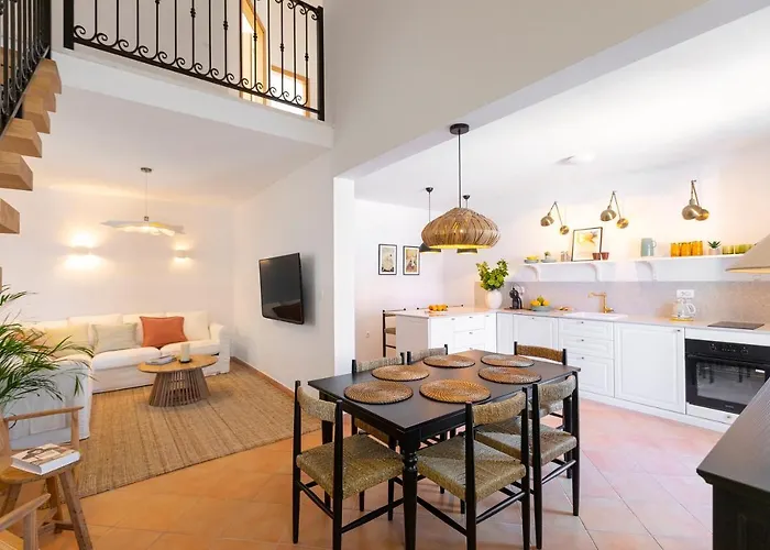 Luri - Three-room Penthouse - Wonderful View Of The Sea - 100 Metres From The - 10 Minutes From Supetar Ferry Port - Free Secured Parking - Facilities Nearby شقة سوتيفان