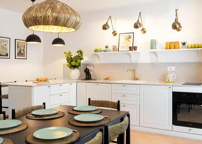 Luri - Three-room Penthouse - Wonderful View Of The Sea - 100 Metres From The - 10 Minutes From Supetar Ferry Port - Free Secured Parking - Facilities Nearby * سوتيفان