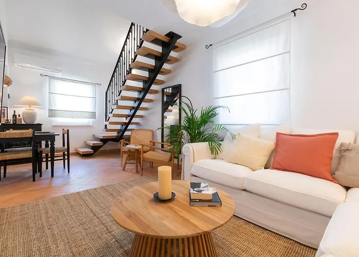 Luri - Three-room Penthouse - Wonderful View Of The Sea - 100 Metres From The - 10 Minutes From Supetar Ferry Port - Free Secured Parking - Facilities Nearby