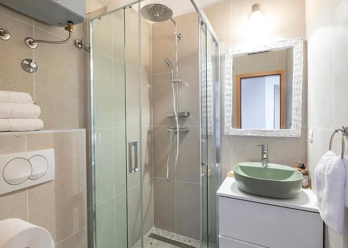 Luri - Three-room Penthouse - Wonderful View Of The Sea - 100 Metres From The - 10 Minutes From Supetar Ferry Port - Free Secured Parking - Facilities Nearby