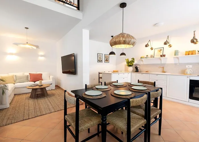 شقة Luri - Three-room Penthouse - Wonderful View Of The Sea - 100 Metres From The - 10 Minutes From Supetar Ferry Port - Free Secured Parking - Facilities Nearby *