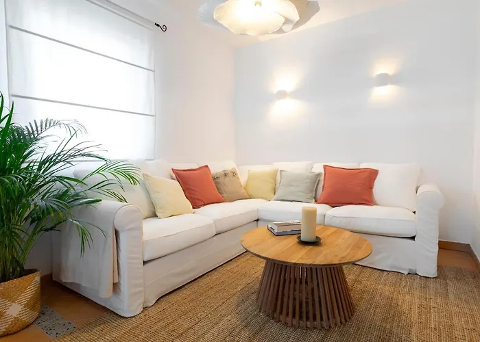 Luri - Three-room Penthouse - Wonderful View Of The Sea - 100 Metres From The - 10 Minutes From Supetar Ferry Port - Free Secured Parking - Facilities Nearby