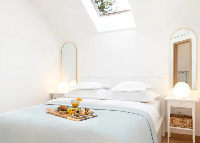 Luri - Three-room Penthouse - Wonderful View Of The Sea - 100 Metres From The - 10 Minutes From Supetar Ferry Port - Free Secured Parking - Facilities Nearby *