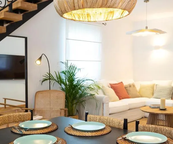 شقة Luri - Three-room Penthouse - Wonderful View Of The Sea - 100 Metres From The - 10 Minutes From Supetar Ferry Port - Free Secured Parking - Facilities Nearby