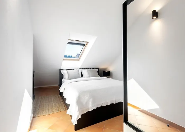 Luri - Three-room Penthouse - Wonderful View Of The Sea - 100 Metres From The - 10 Minutes From Supetar Ferry Port - Free Secured Parking - Facilities Nearby سوتيفان