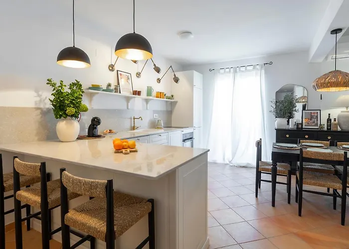 Luri - Three-room Penthouse - Wonderful View Of The Sea - 100 Metres From The - 10 Minutes From Supetar Ferry Port - Free Secured Parking - Facilities Nearby