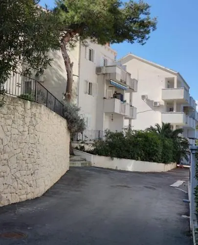 شقة Luri - Three-room Penthouse - Wonderful View Of The Sea - 100 Metres From The - 10 Minutes From Supetar Ferry Port - Free Secured Parking - Facilities Nearby *